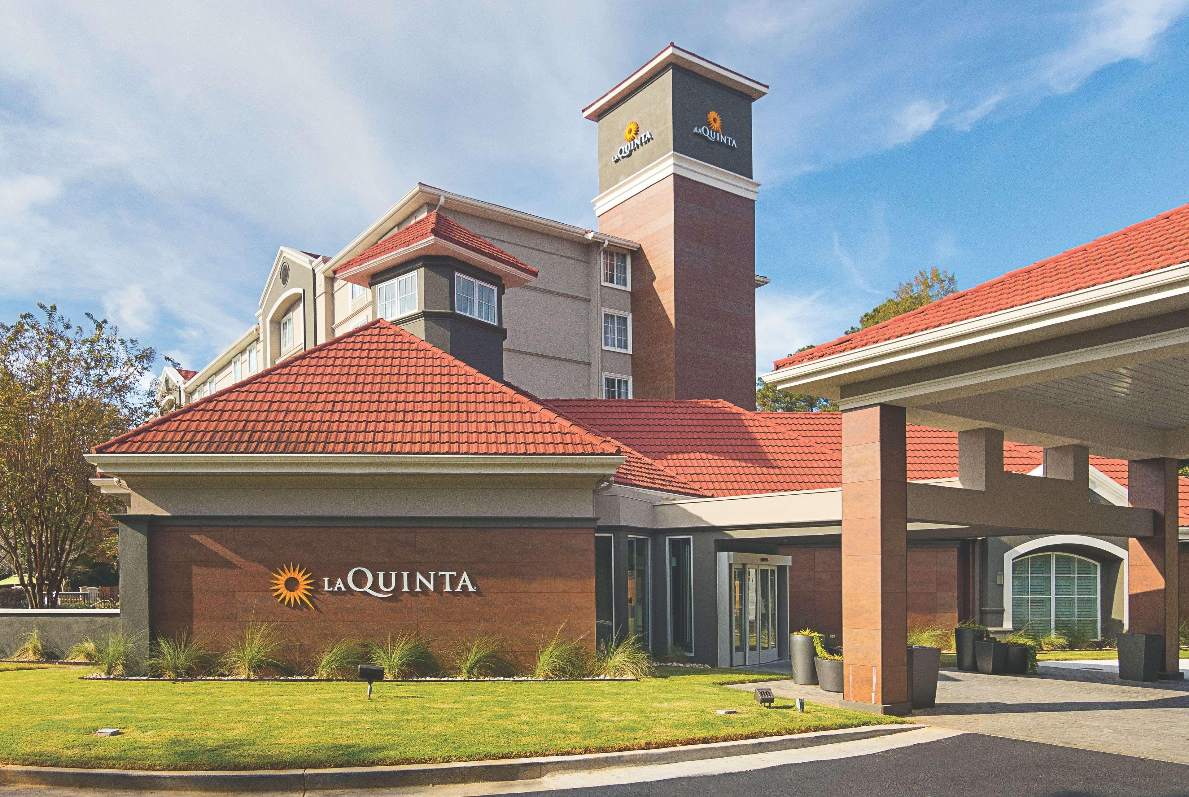 La Quinta By Wyndham Atlanta Conyers Hotel Exterior photo