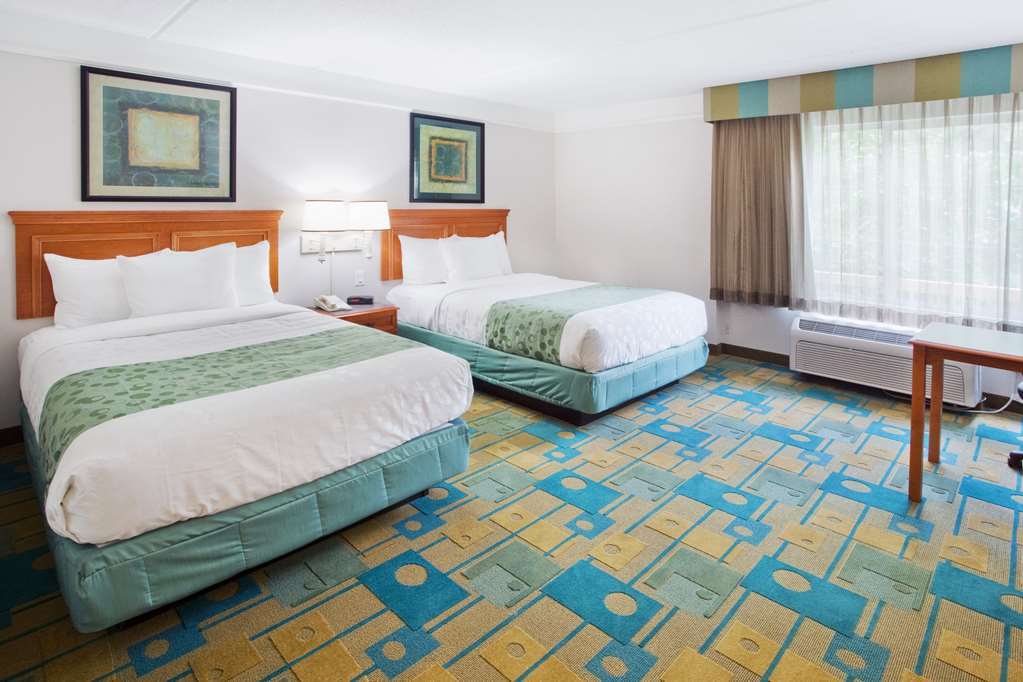 La Quinta By Wyndham Atlanta Conyers Hotel Room photo