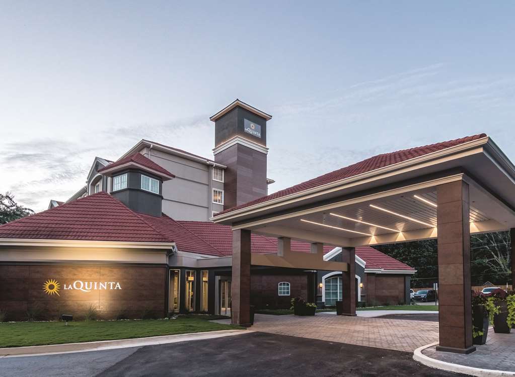 La Quinta By Wyndham Atlanta Conyers Hotel Exterior photo