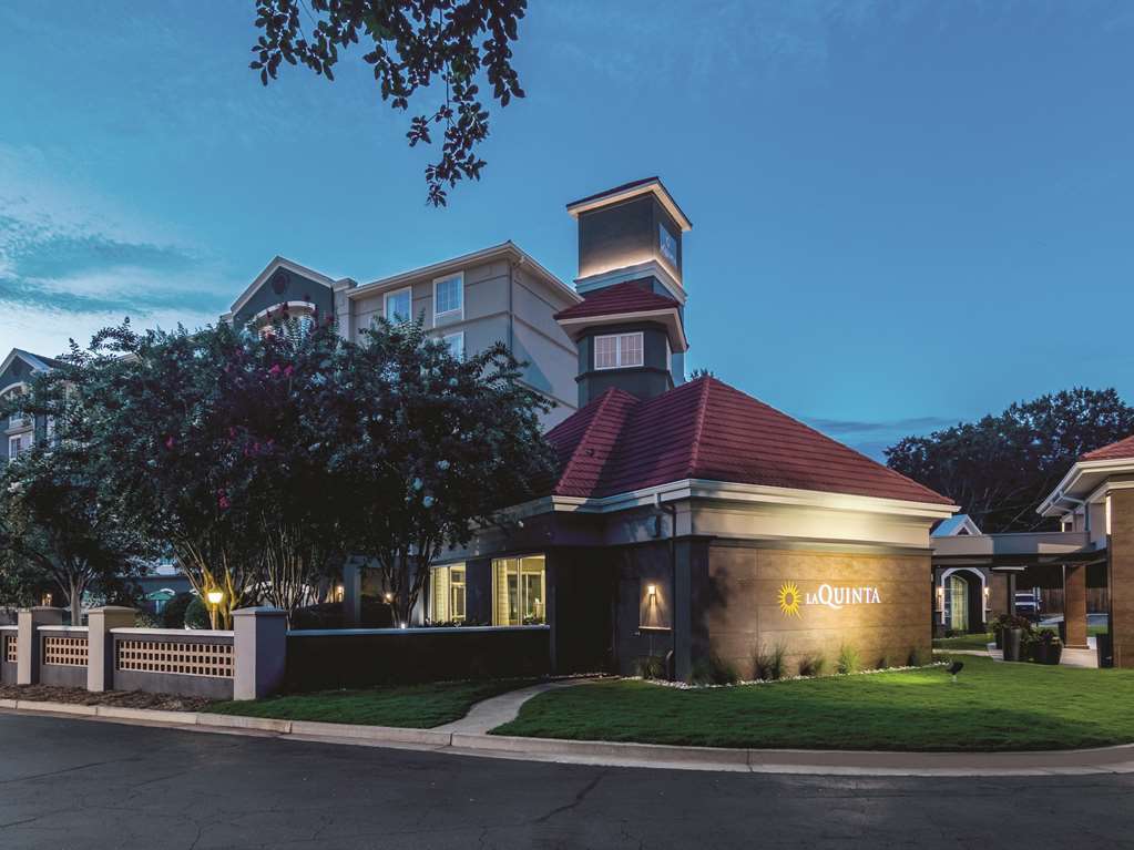 La Quinta By Wyndham Atlanta Conyers Hotel Exterior photo