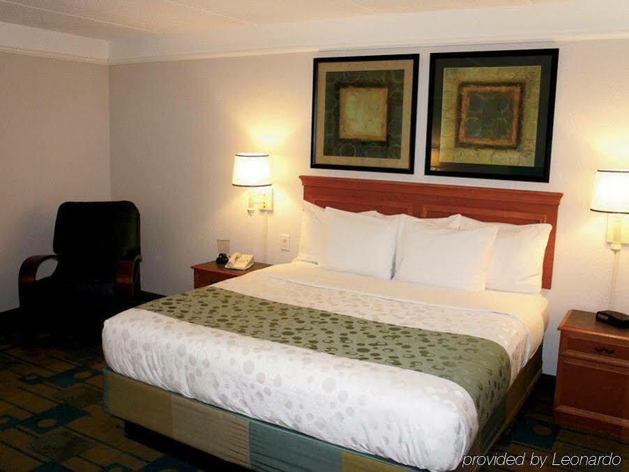 La Quinta By Wyndham Atlanta Conyers Hotel Exterior photo