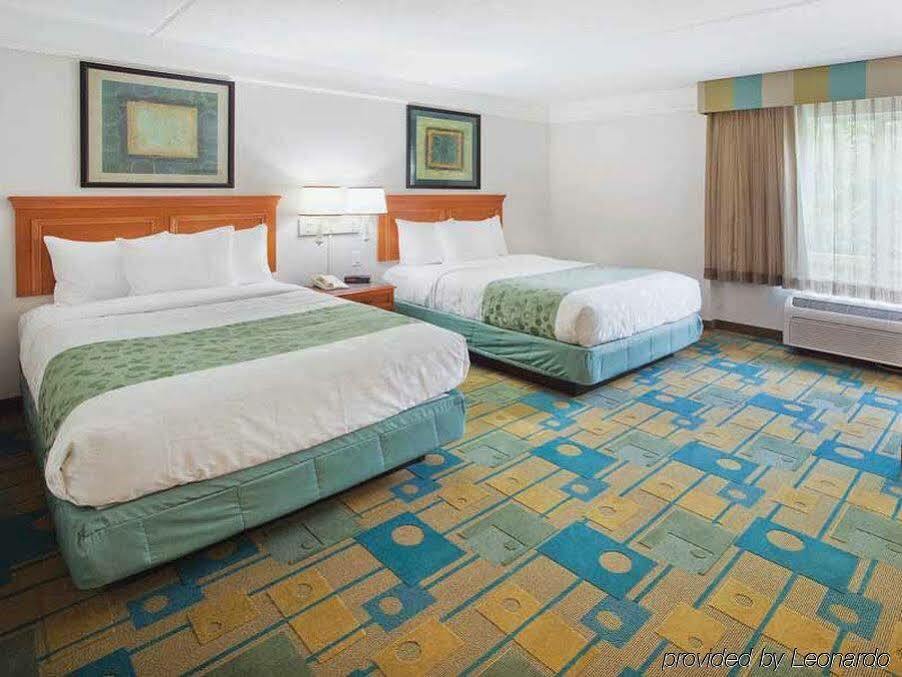 La Quinta By Wyndham Atlanta Conyers Hotel Exterior photo